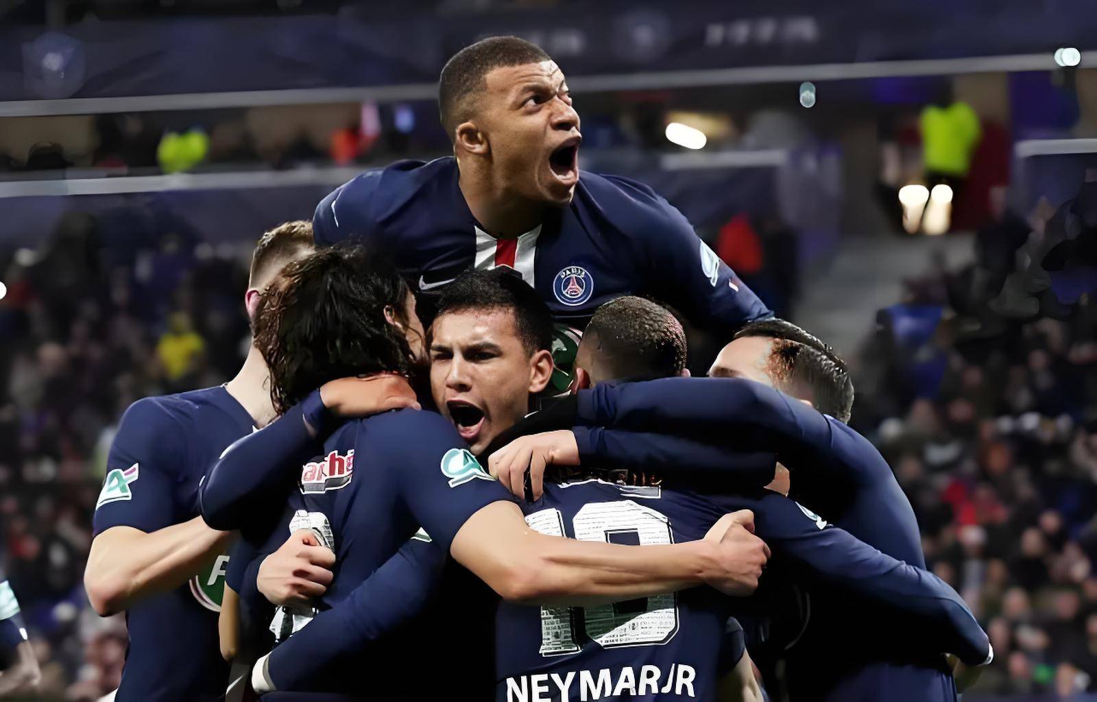 包含斯特拉斯堡不敌梅斯，遭遇主场失利的词条