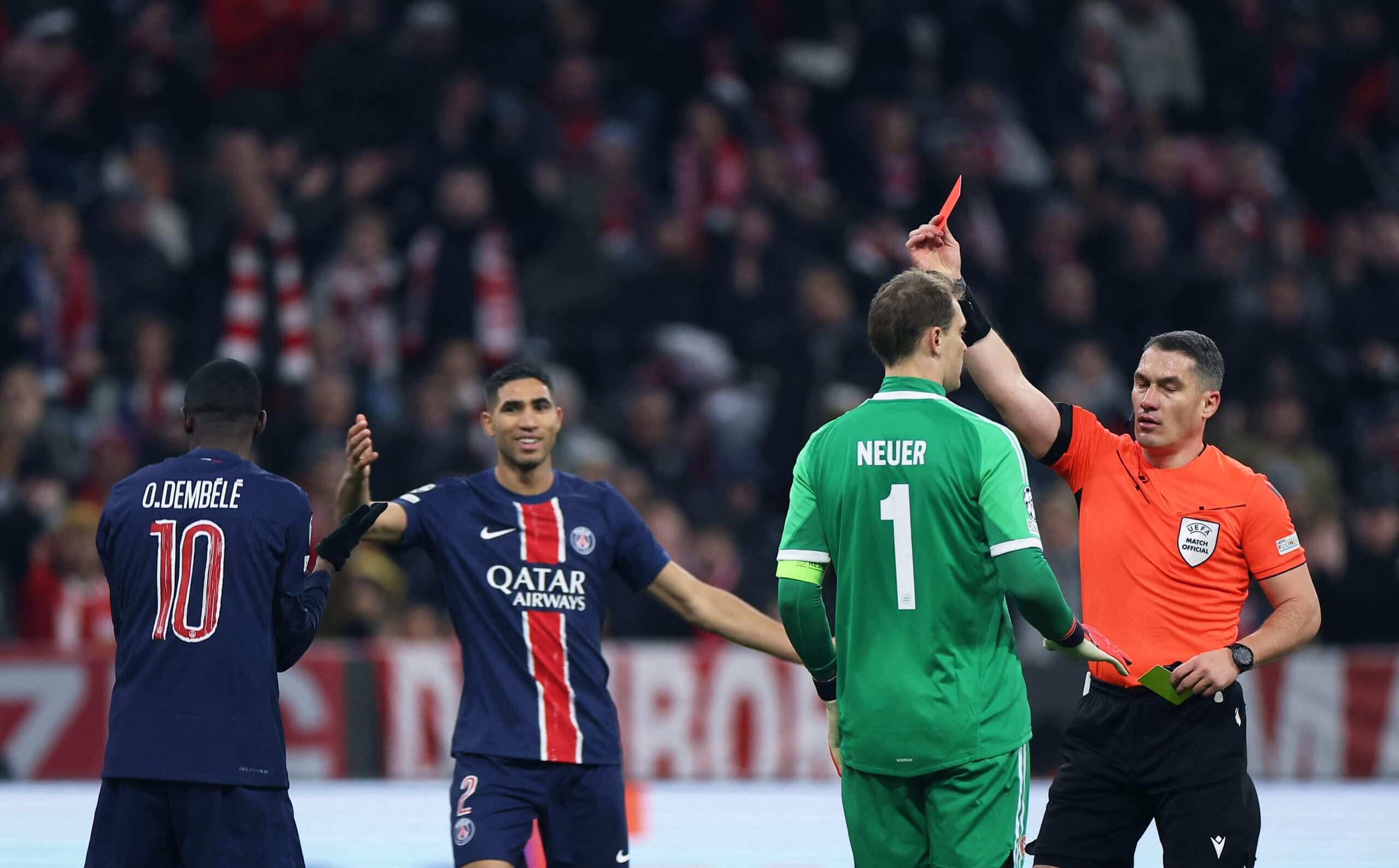 包含巴黎圣日耳曼大胜晋级，克罗斯表现高光，欧冠比赛风云激荡的词条