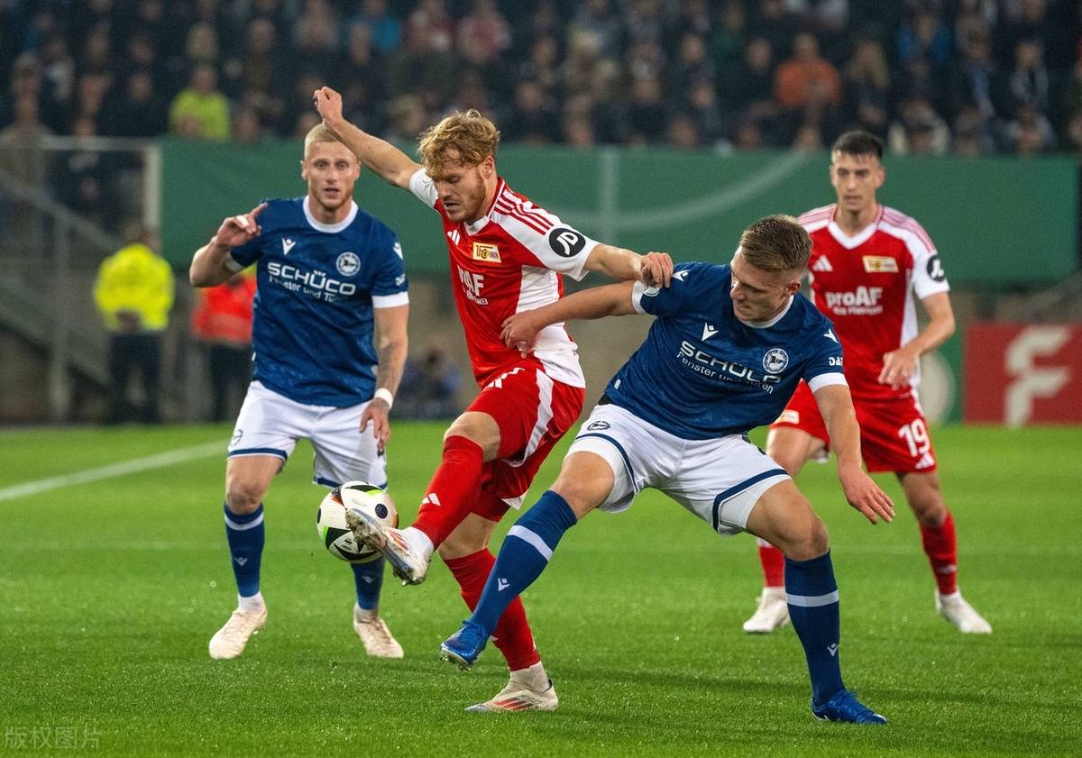 弗赖堡主场失分,欲保住积分榜前列位置的简单介绍 弗赖堡主场失分,欲保住积分榜前列位置的简单介绍