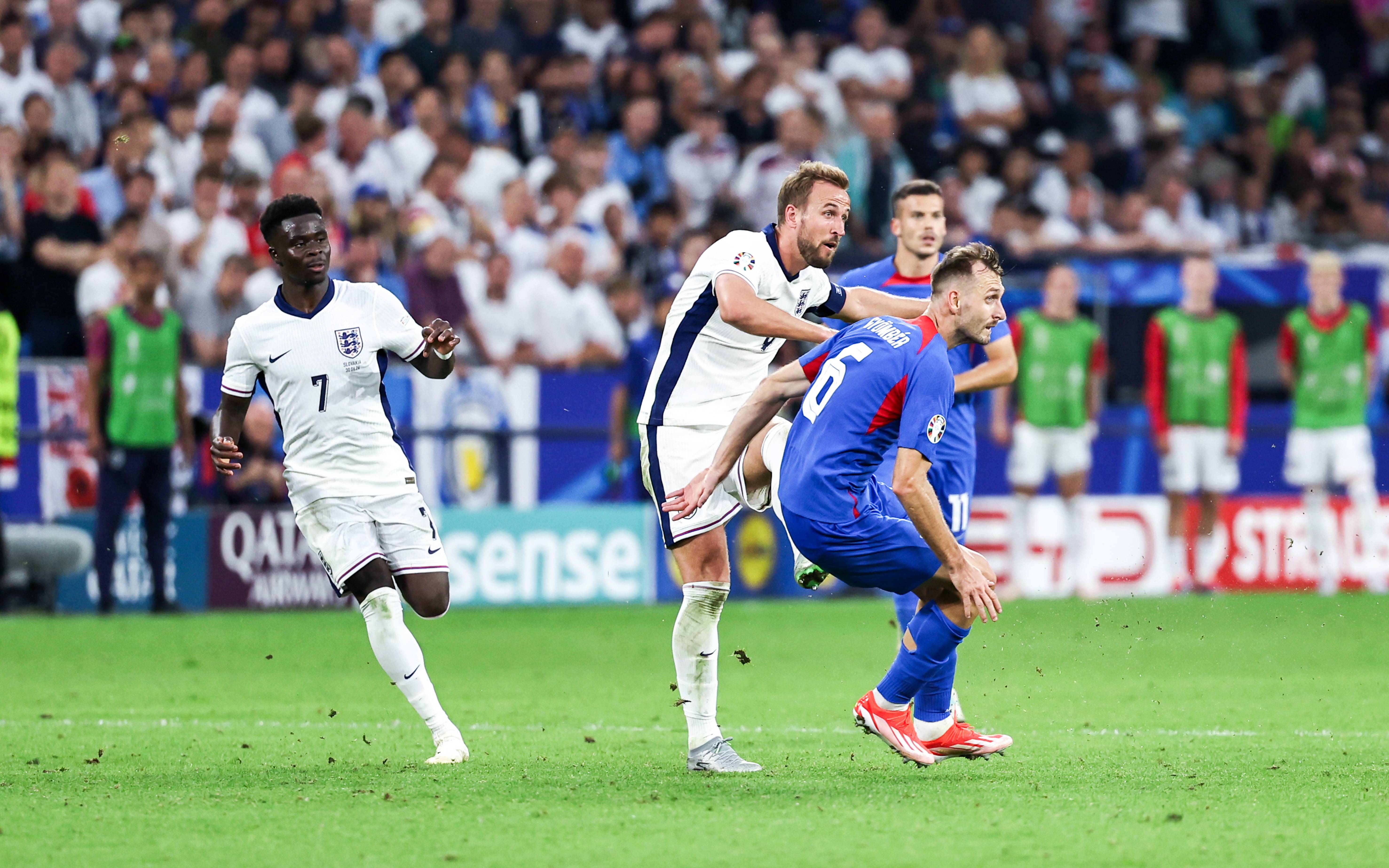 开云体育官方网站-欧洲杯赛季末战役，强队各显神通的简单介绍