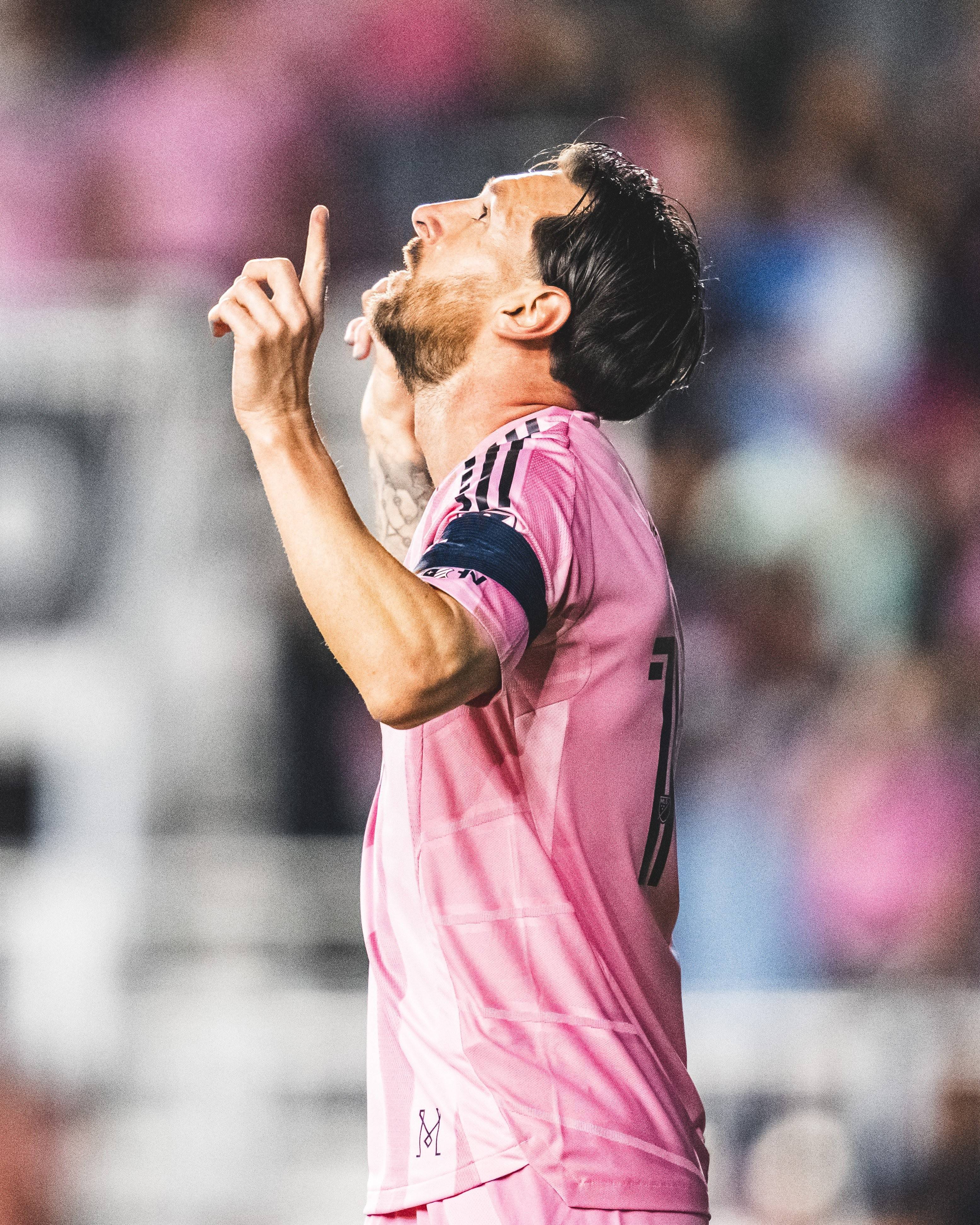 巴塞罗那梅西助攻破门,赢得比赛 巴塞罗那梅西助攻破门,赢得比赛