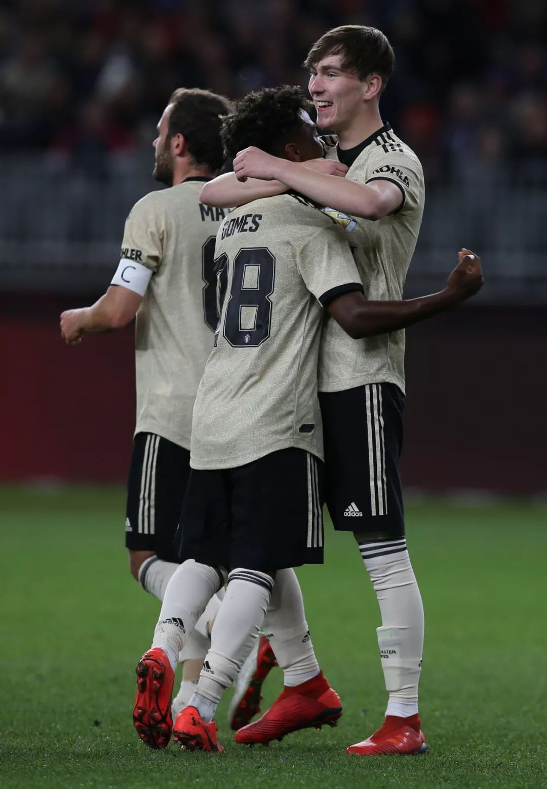 开云官网-包含柏斯克达取得关键胜利，积分榜上升的词条