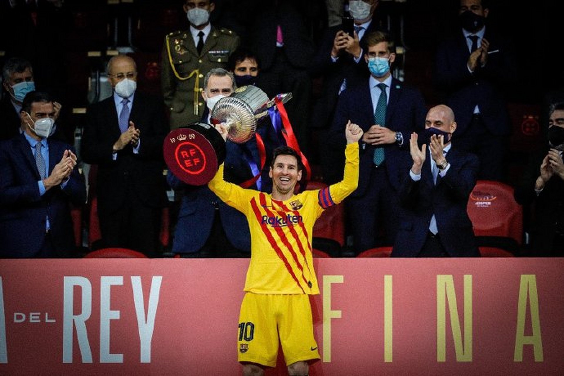 梅西梅开二度,巴萨主场横扫埃瓦尔的简单介绍 梅西梅开二度,巴萨主场横扫埃瓦尔的简单介绍