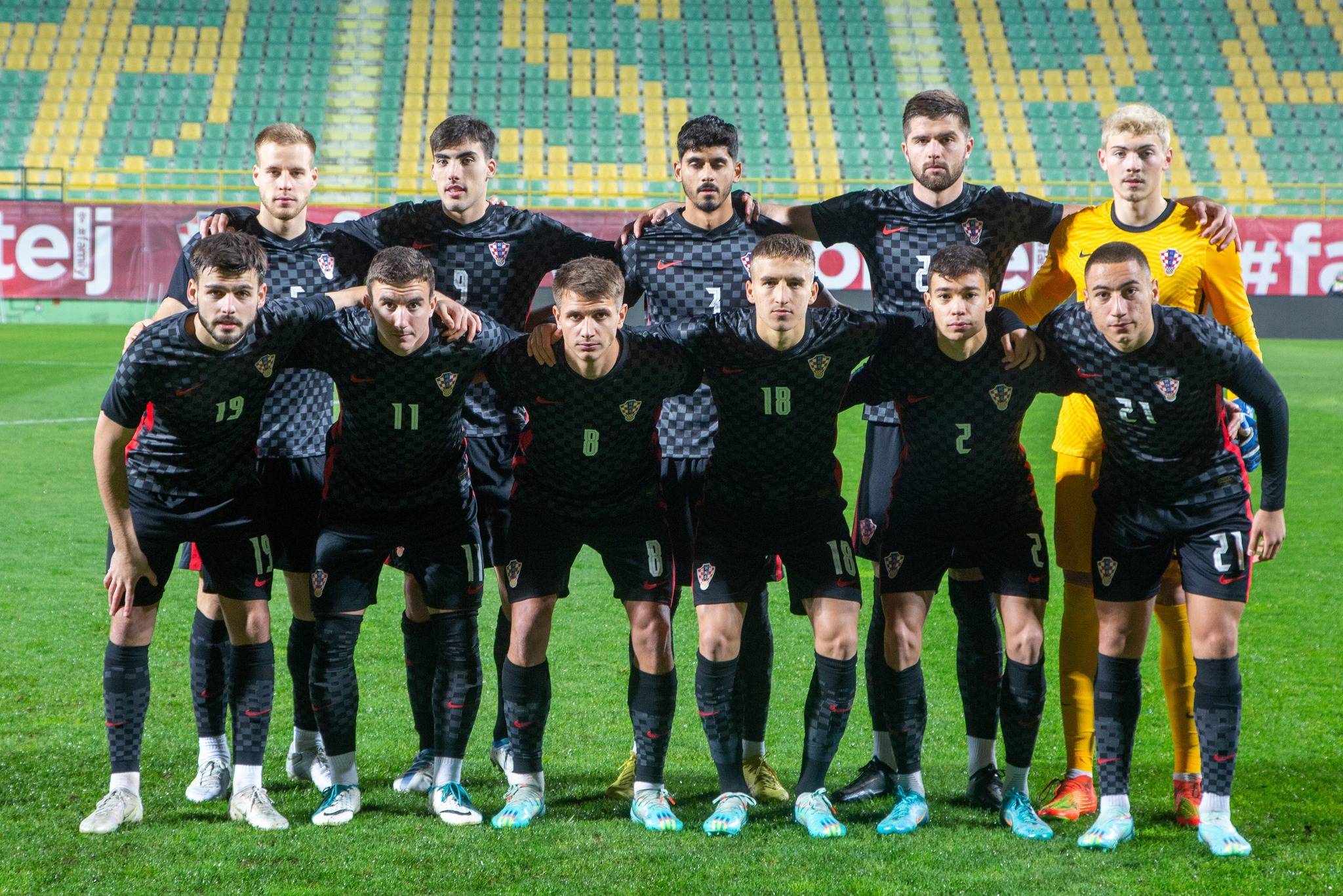 波兰队在欧预赛比赛中-击败安道尔的简单介绍