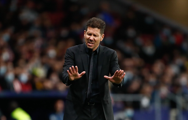 包含防线略显不稳，卫冕冠军遭受连败压力的词条