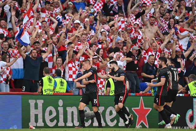 弗赖堡在主场与对手握手言和的简单介绍