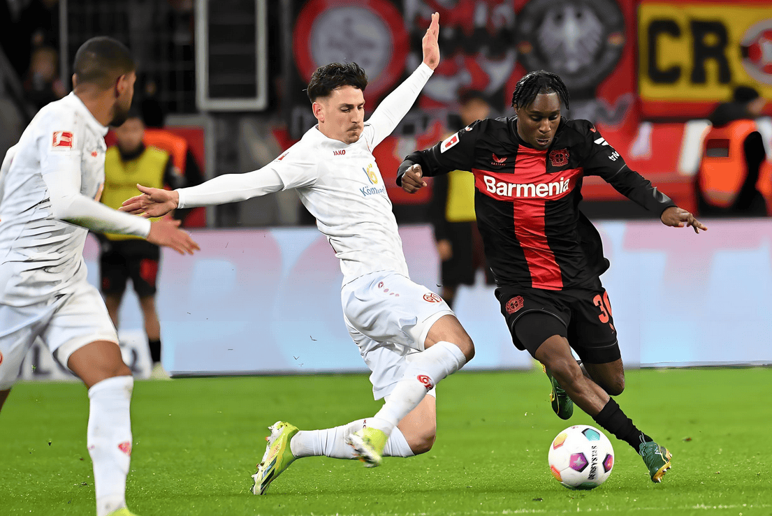 巴塞罗那中场传控打破纪录,展现独特实力的简单介绍 巴塞罗那中场传控打破纪录,展现独特实力的简单介绍