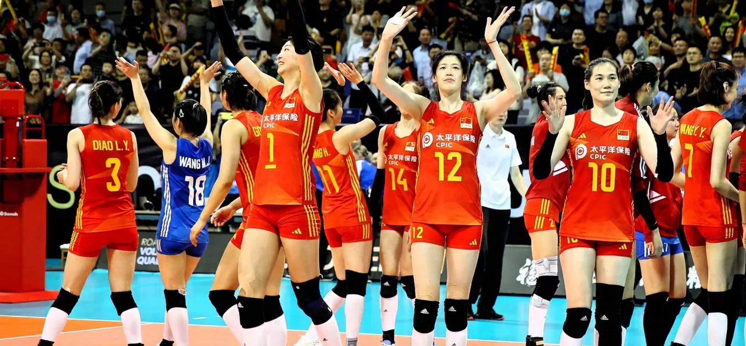 排球比赛悬念重重,两队势均力敌 排球比赛悬念重重,两队势均力敌