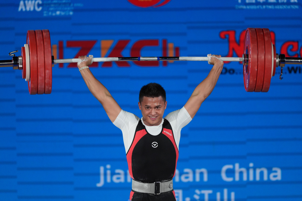 包含举重男子公斤级决赛精彩绽放，中国选手夺魁登顶的词条