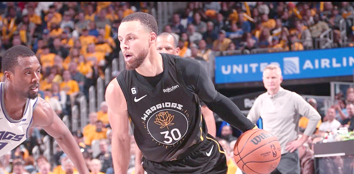 勇士客场战胜篮网,全场领先 勇士客场战胜篮网,全场领先