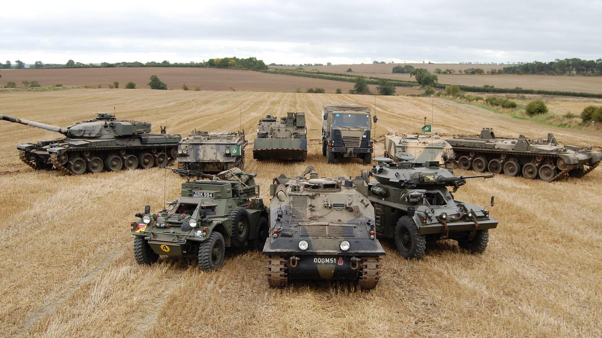 开云下载-灯下光影战意同燃—当F1引擎轰鸣遇见德里赫特铁血防守