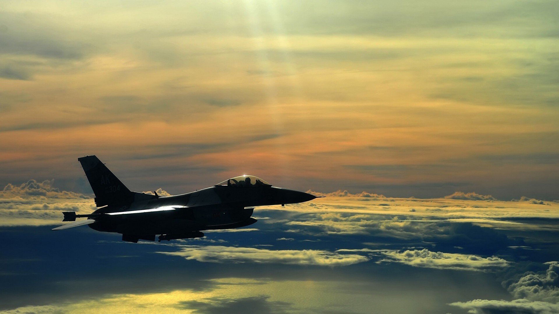 引擎咆哮与绿茵硝烟，F1街道赛与马赛雷恩对决的双城记