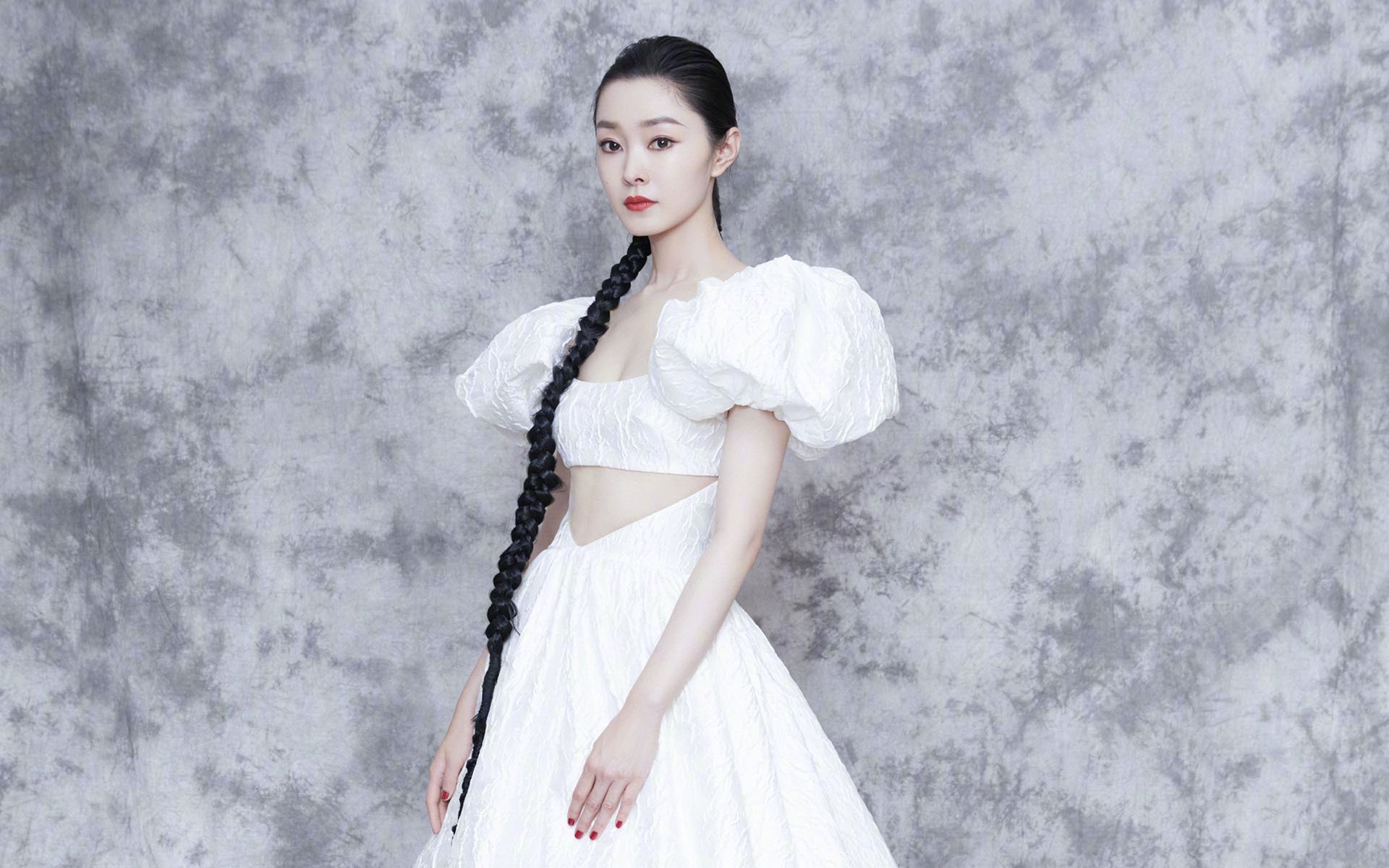 伊拉克的绿茵战神,拜仁的时空裂痕,一场超越F1赛道的灵魂超车