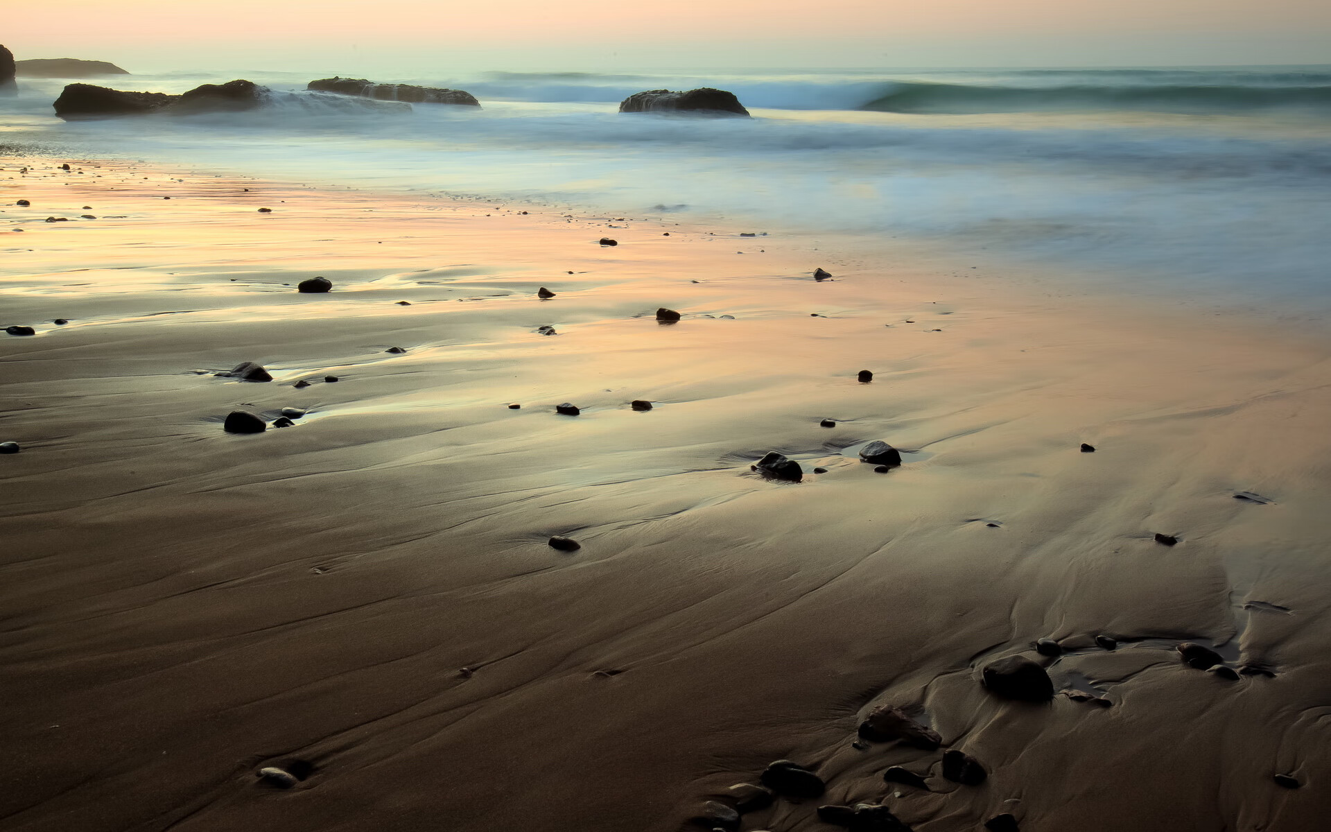 穆勒连续得分撕碎防线，荷兰军团铁血压制秘鲁