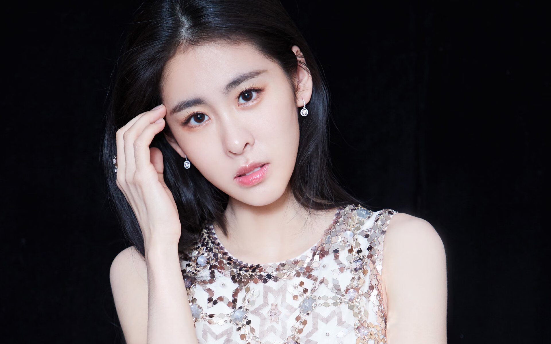 绿茵与硬木的交响，当英超争冠之夜照见布克的冠军之心