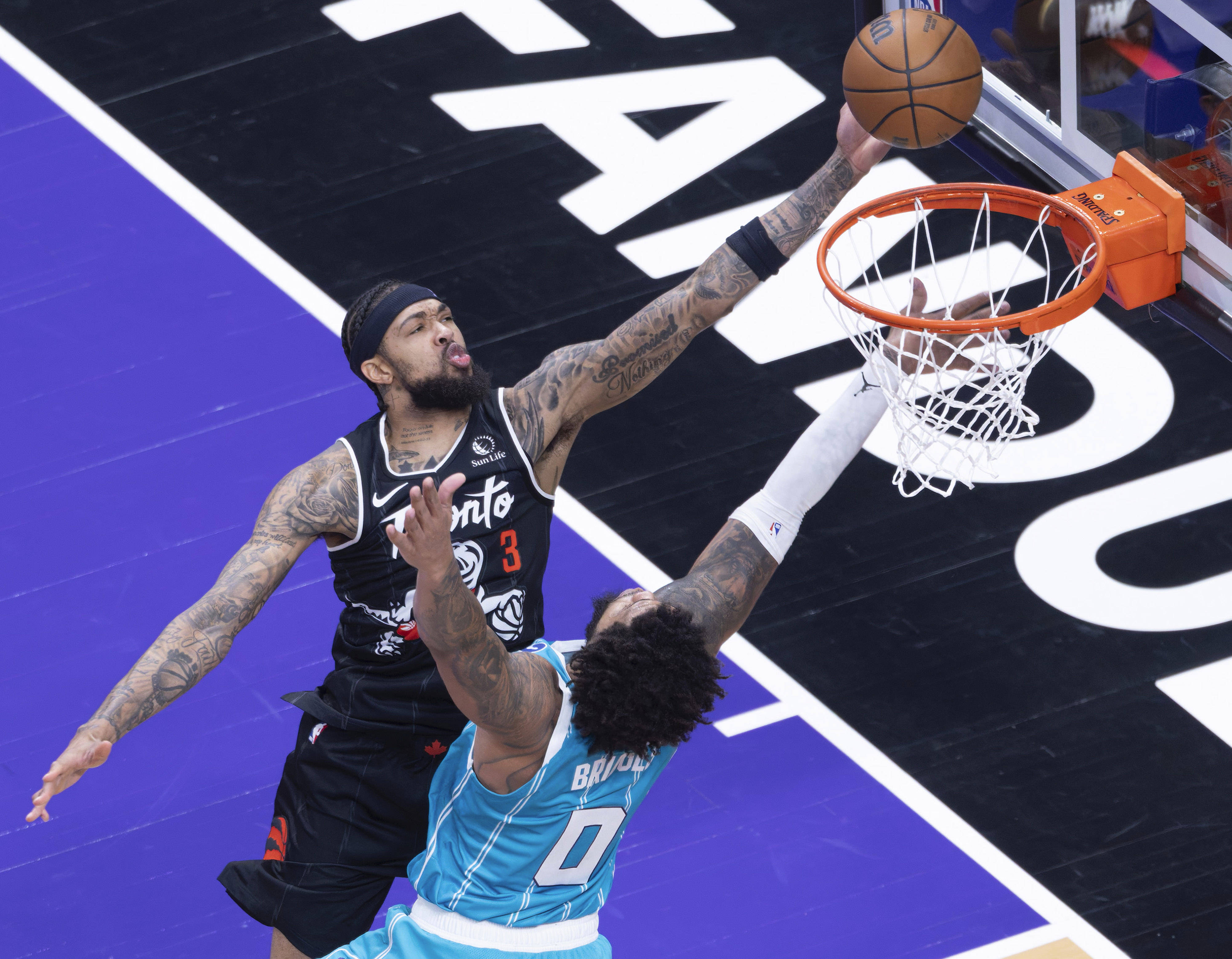 开云官网-黄蜂压制猛龙，德罗赞在F1年度争冠接管比赛